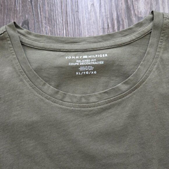 Tommy Hilfiger Embroidered Flag Stripe Logo T-Shirt - Picture 3 of 3